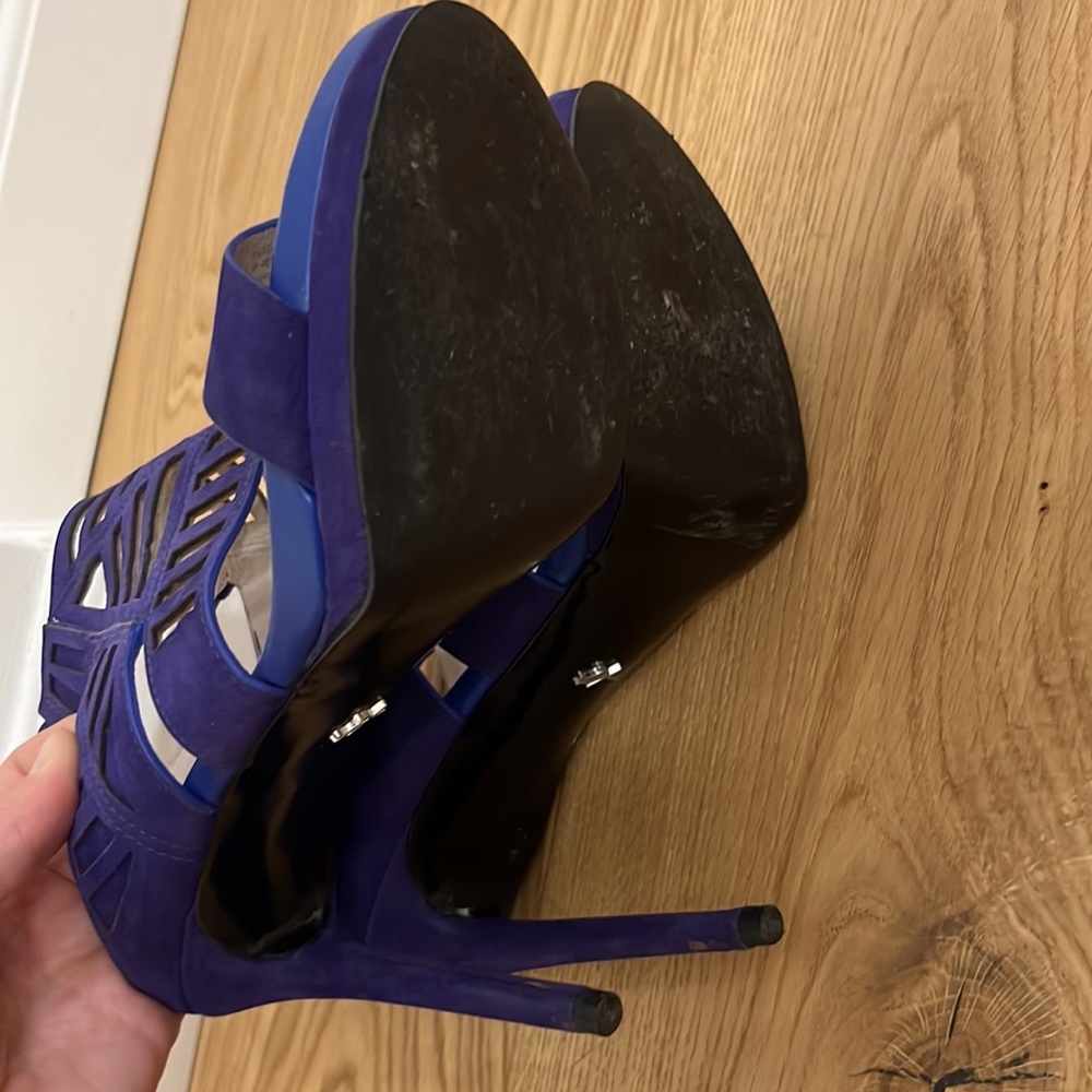 Kenneth Women's Cole Niko Cutout Leather Sandal in electric blue - Picture 7 of 8